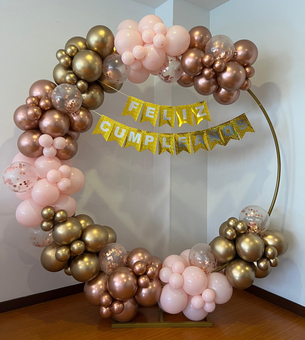Decoración con estructura redonda + globos